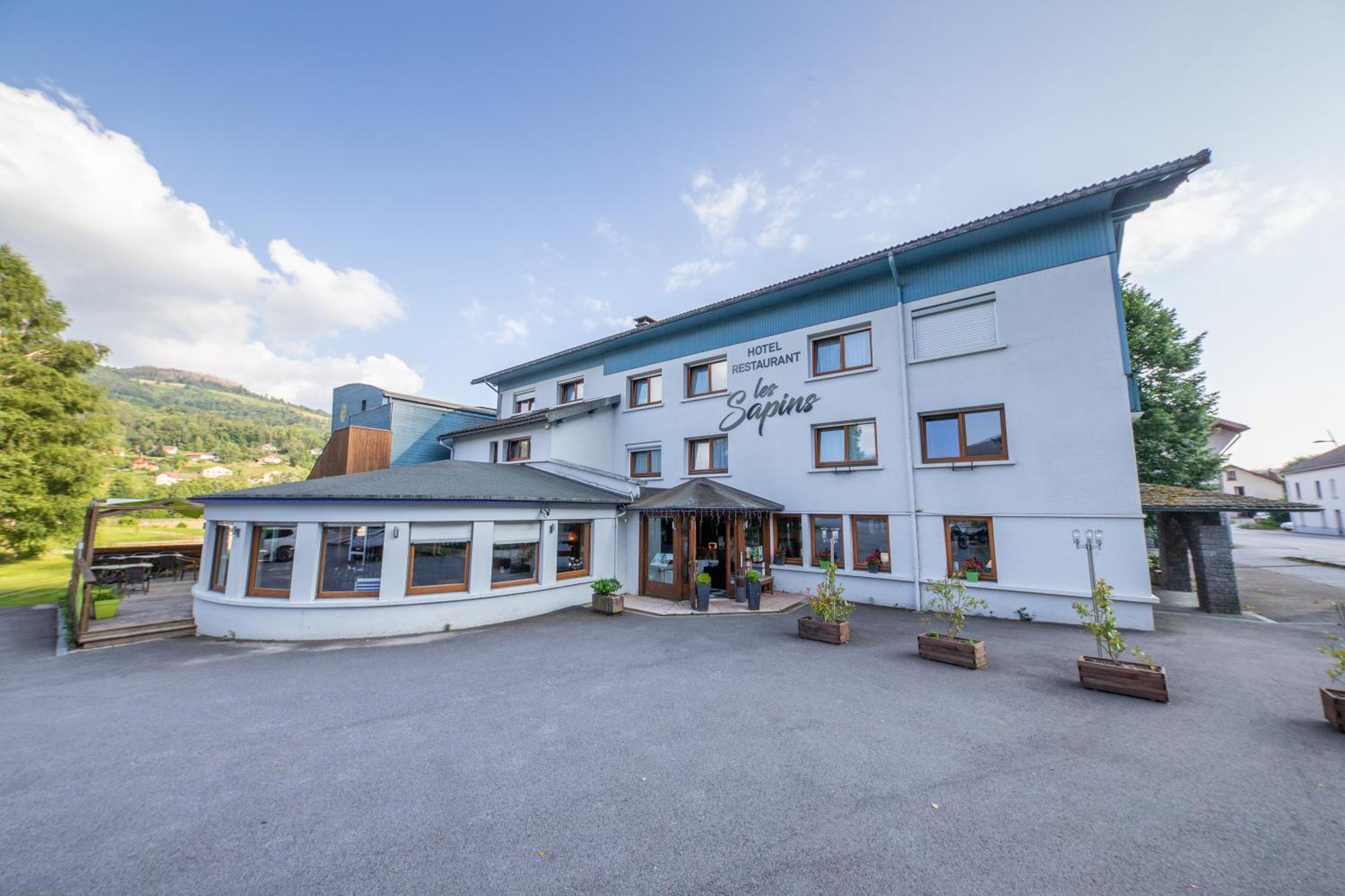 Logis Hotel Les Sapins Le Ménil Exteriör bild
