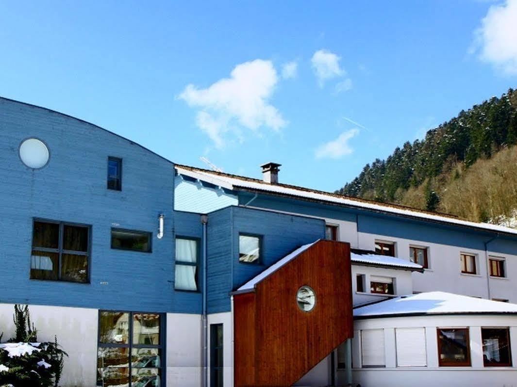 Logis Hotel Les Sapins Le Ménil Exteriör bild