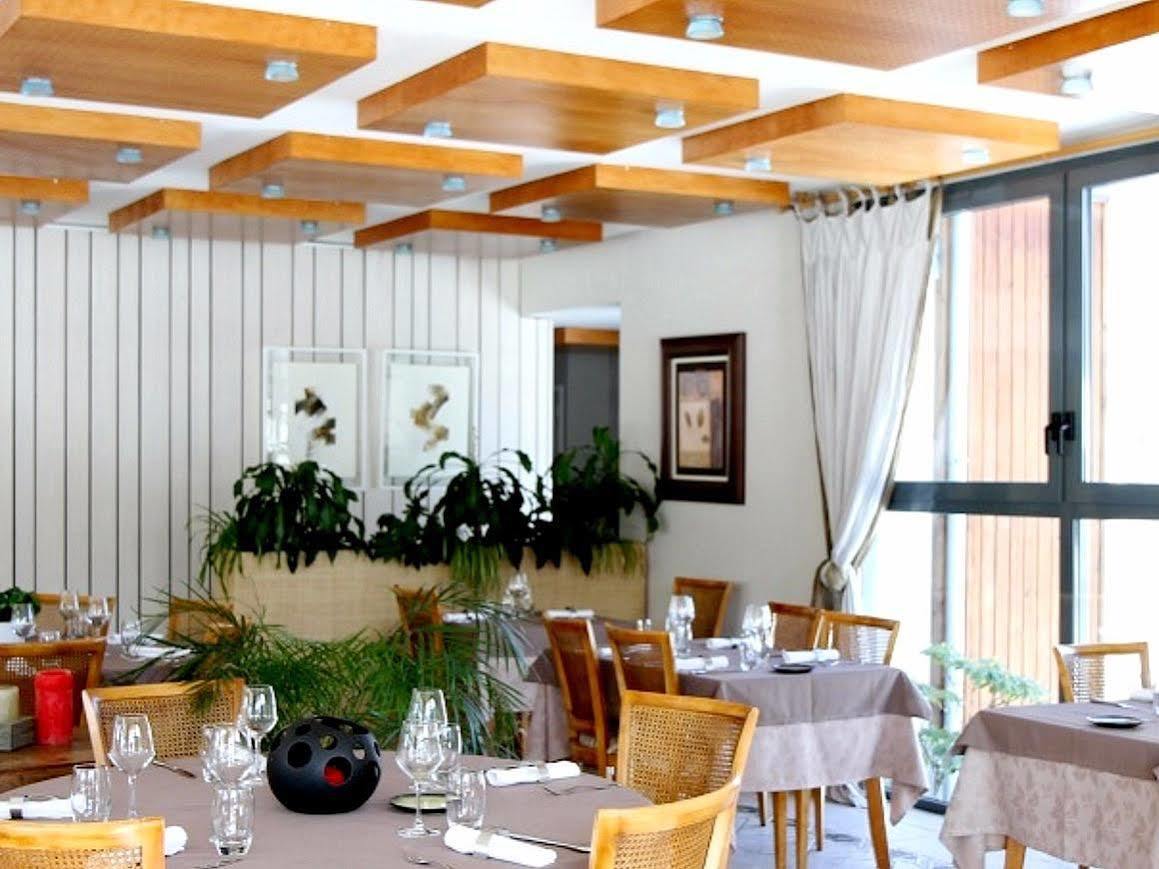 Logis Hotel Les Sapins Le Ménil Exteriör bild